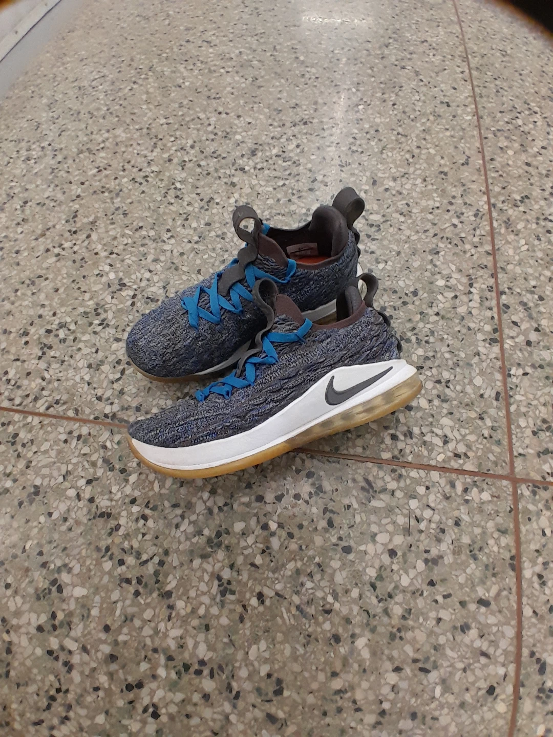Nike LeBron Witness 5 Men's Basketball Shoes Men's Size 8