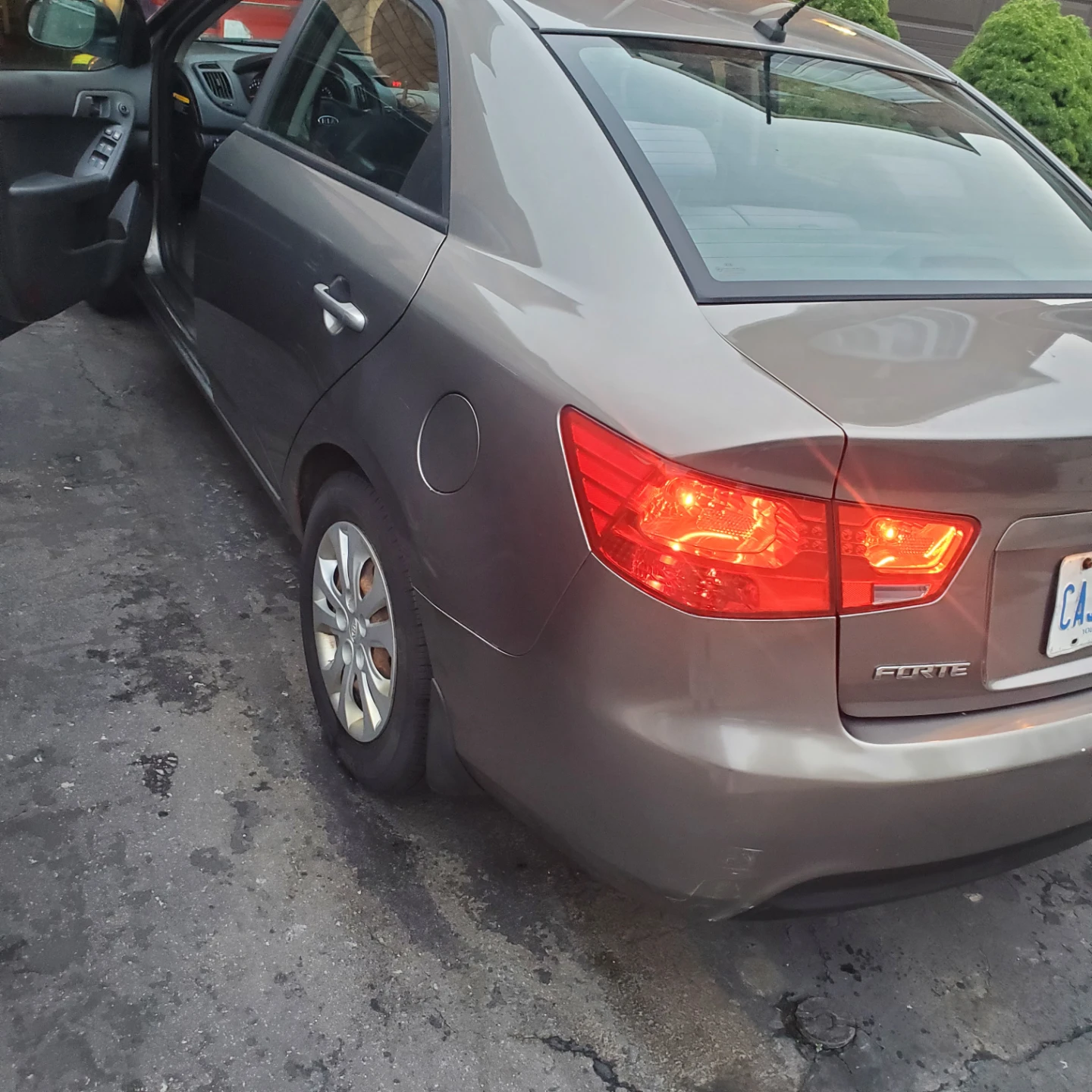 Car - photo 2