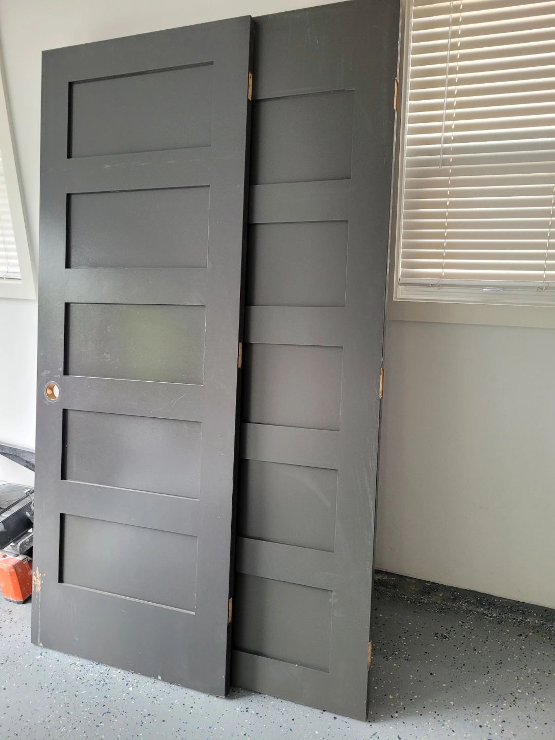 Dark Grey 5-Panel Interior - photo 2