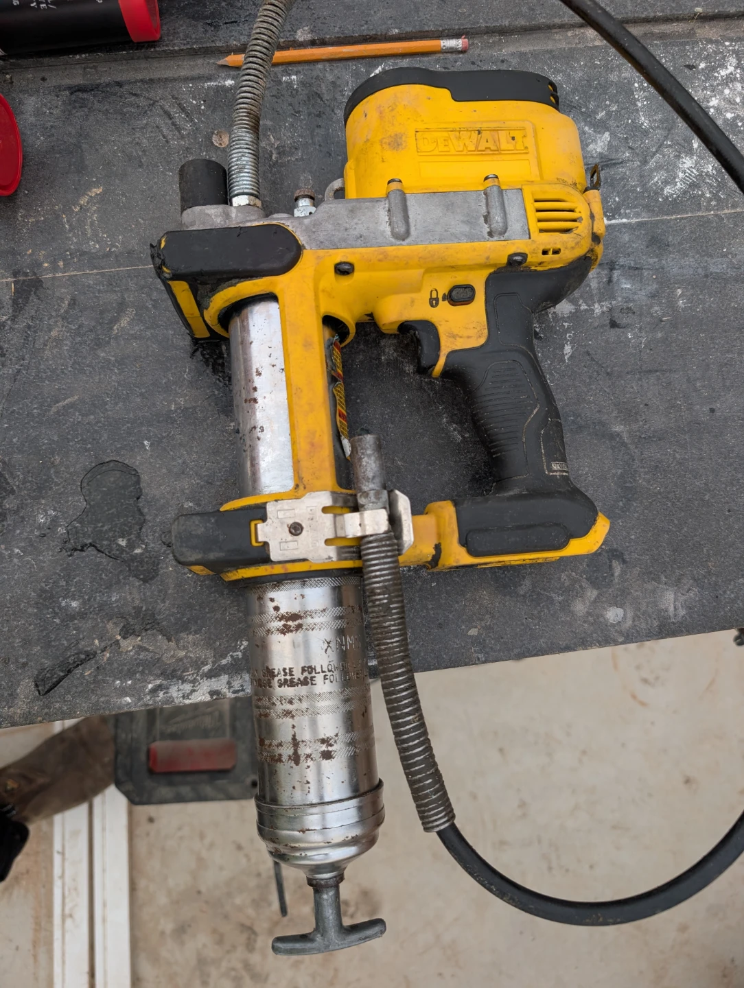 DeWalt 20V MAX Cordless Grease Gun