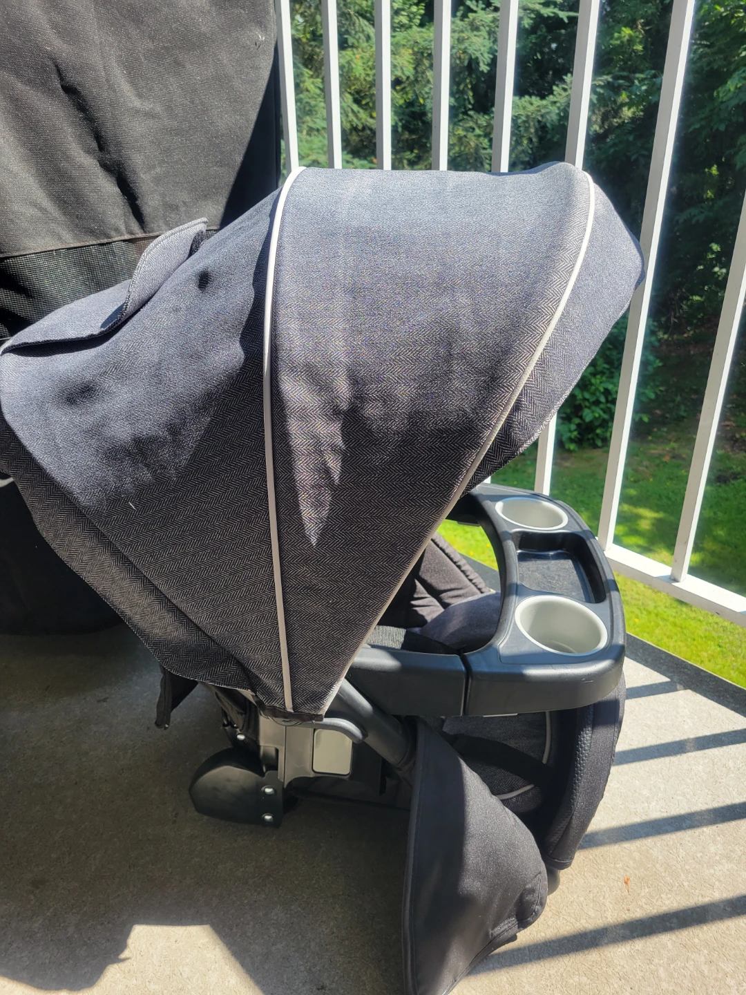 Graco click stroller with extra seat. - photo 3