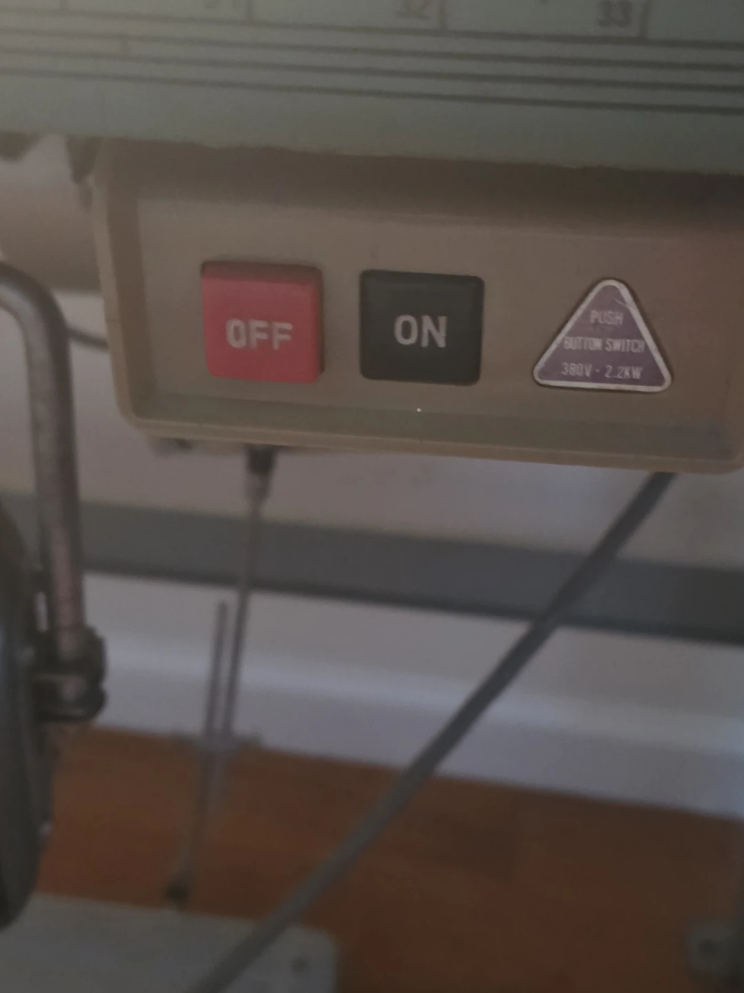 CONSEW Model 230 Industrial Sewing Machine - photo 4