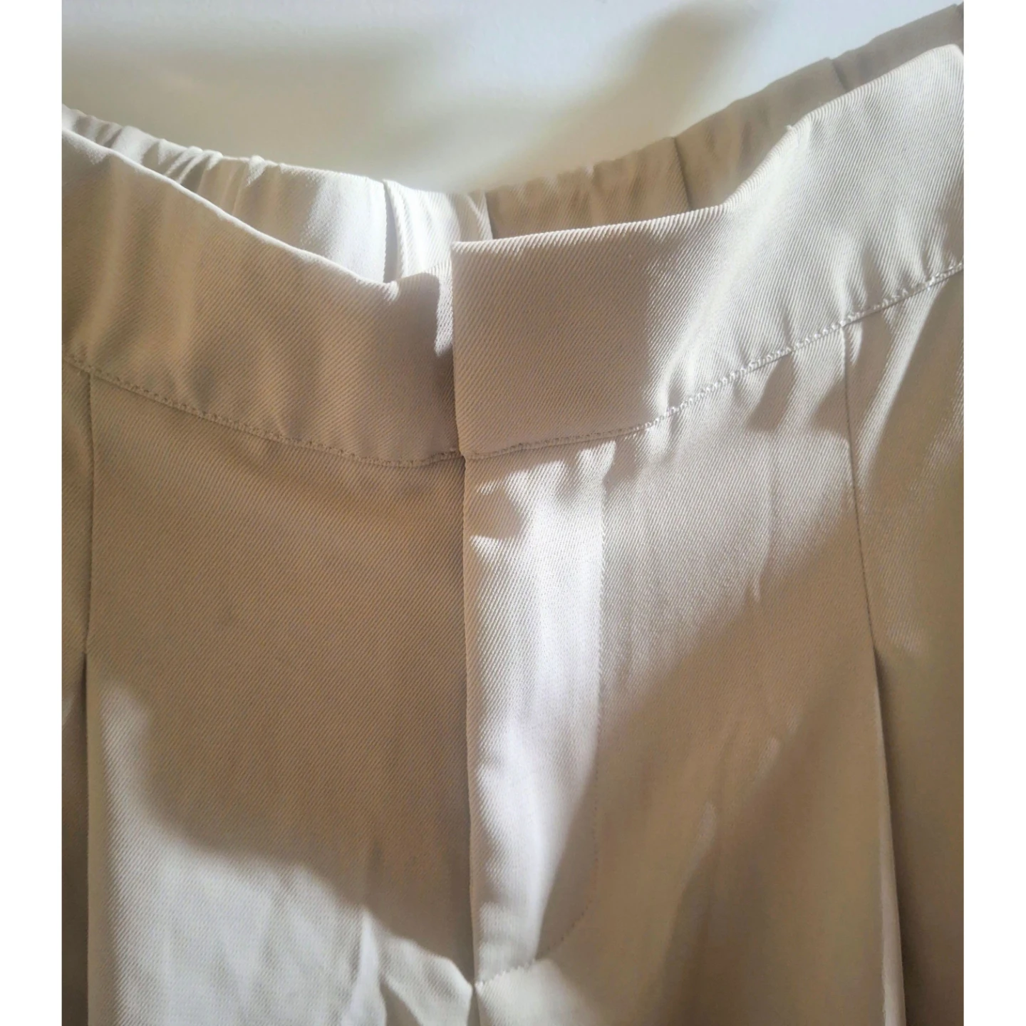 Women's Cream Color Pleated & High-Waisted Shorts - photo 4