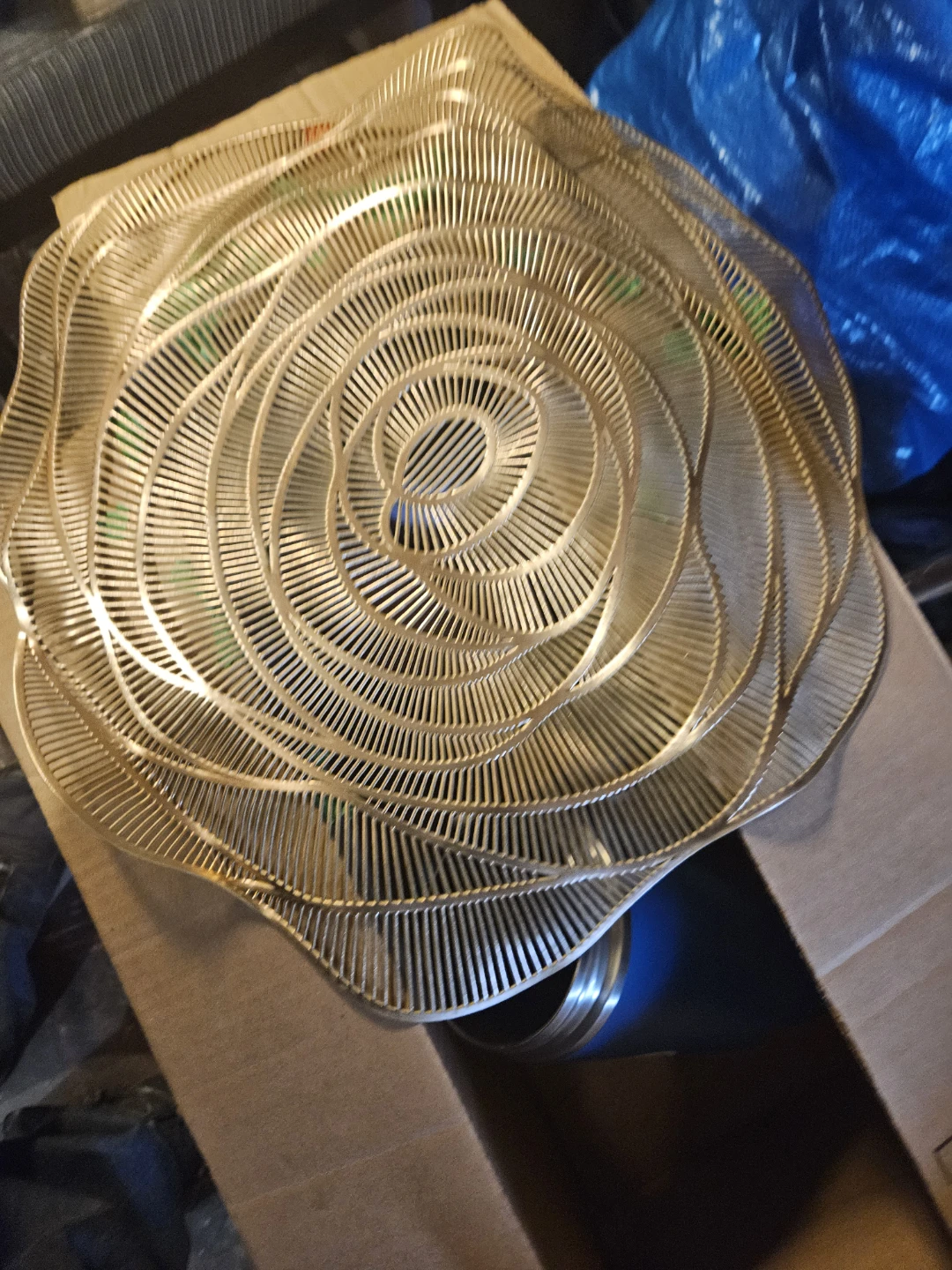 Set of 4 Gold Metal Placemats - photo 5