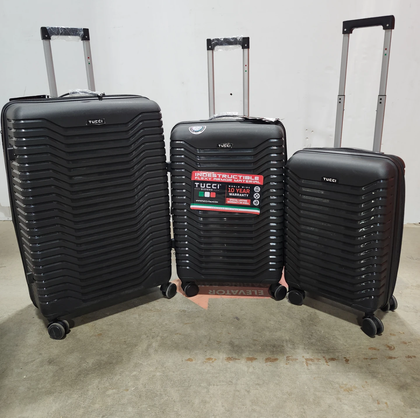3 Pieces Polypropylene Hardside Luggage Open Box Floor Model - photo 4
