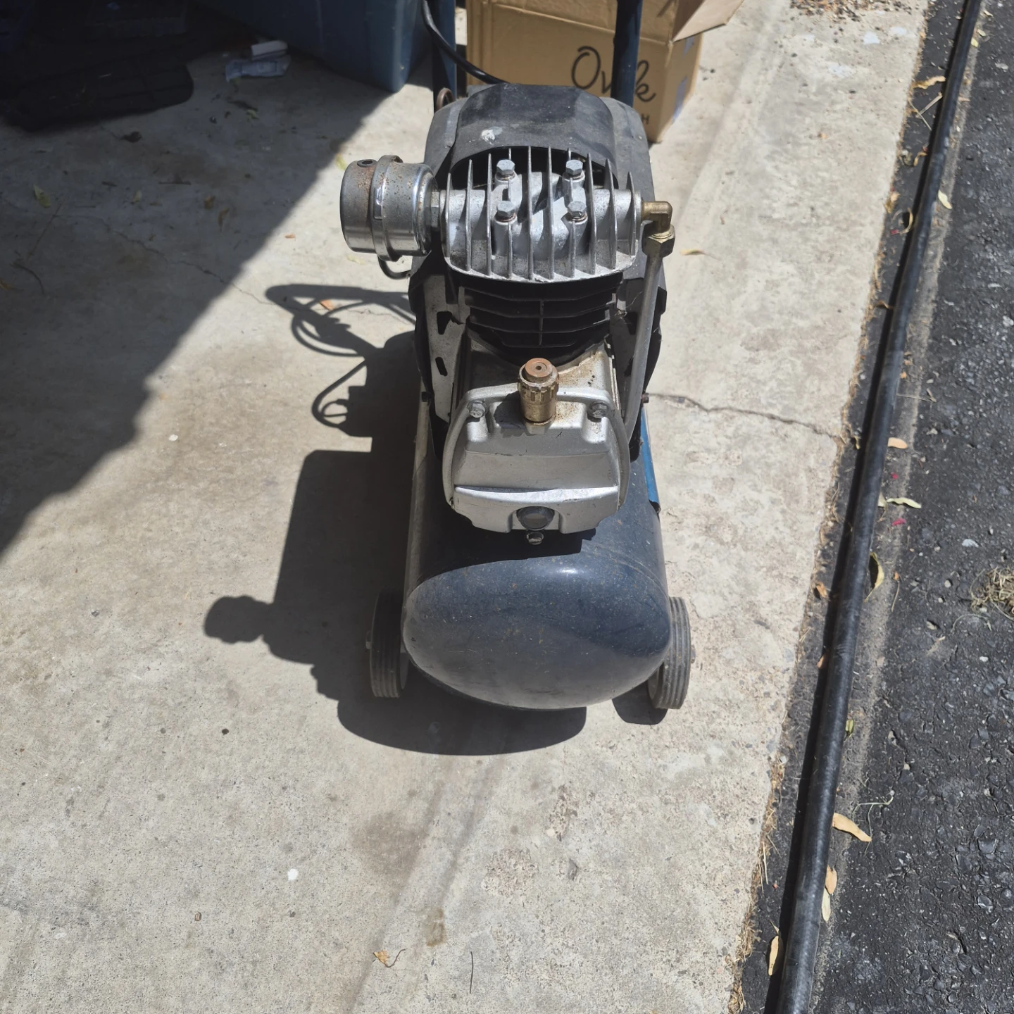Mastercraft Air Compressor 8 Gallon - photo 3