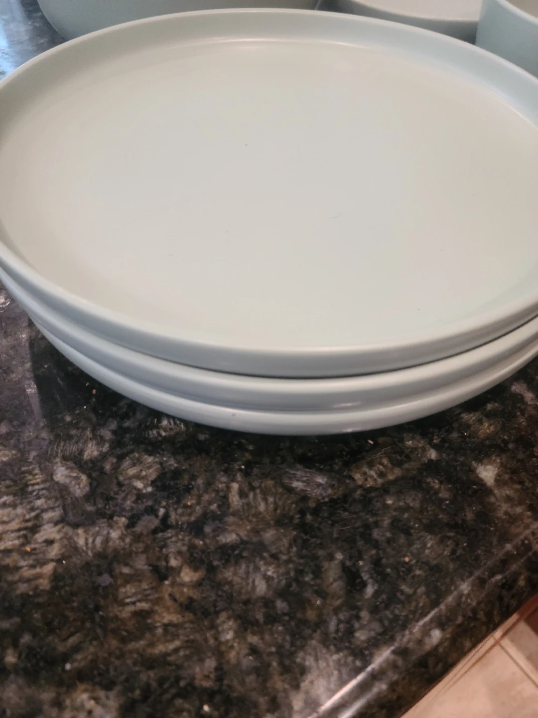 Set of 3 Light Green Stoneware Bowls and Plates - photo 3