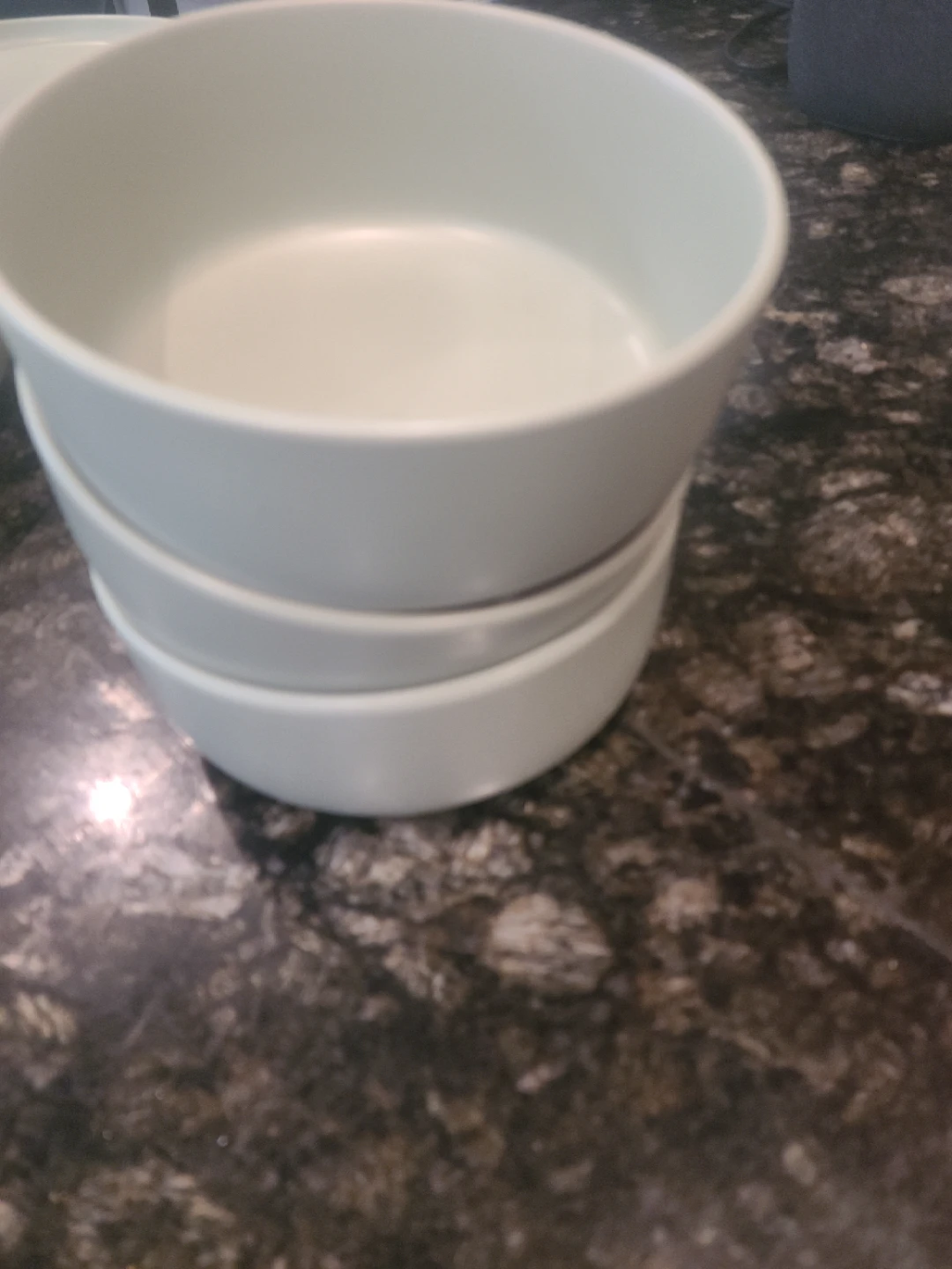 Set of 3 Light Green Stoneware Bowls and Plates - photo 4
