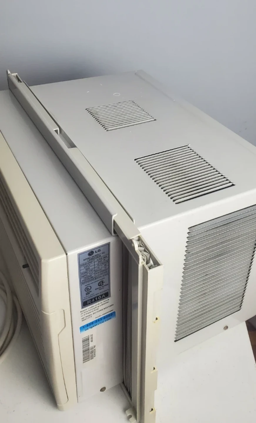 LG Air Conditioner - photo 4