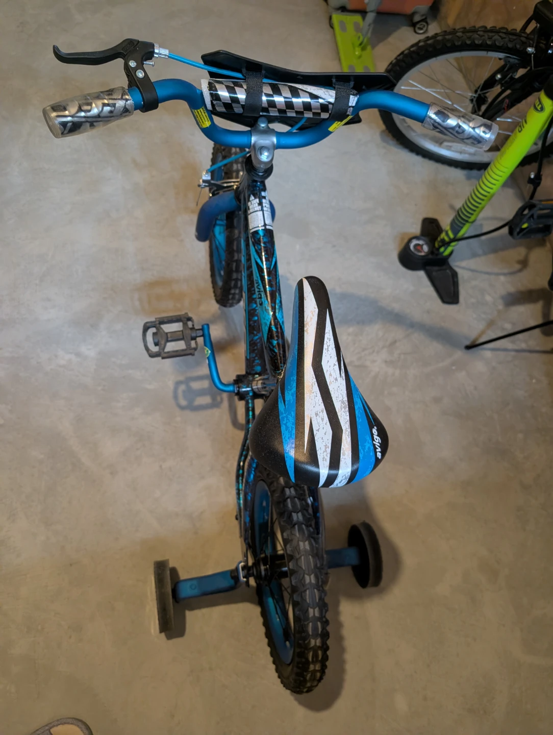 Avigo Suspect Kids Bike with Training Wheels - photo 4