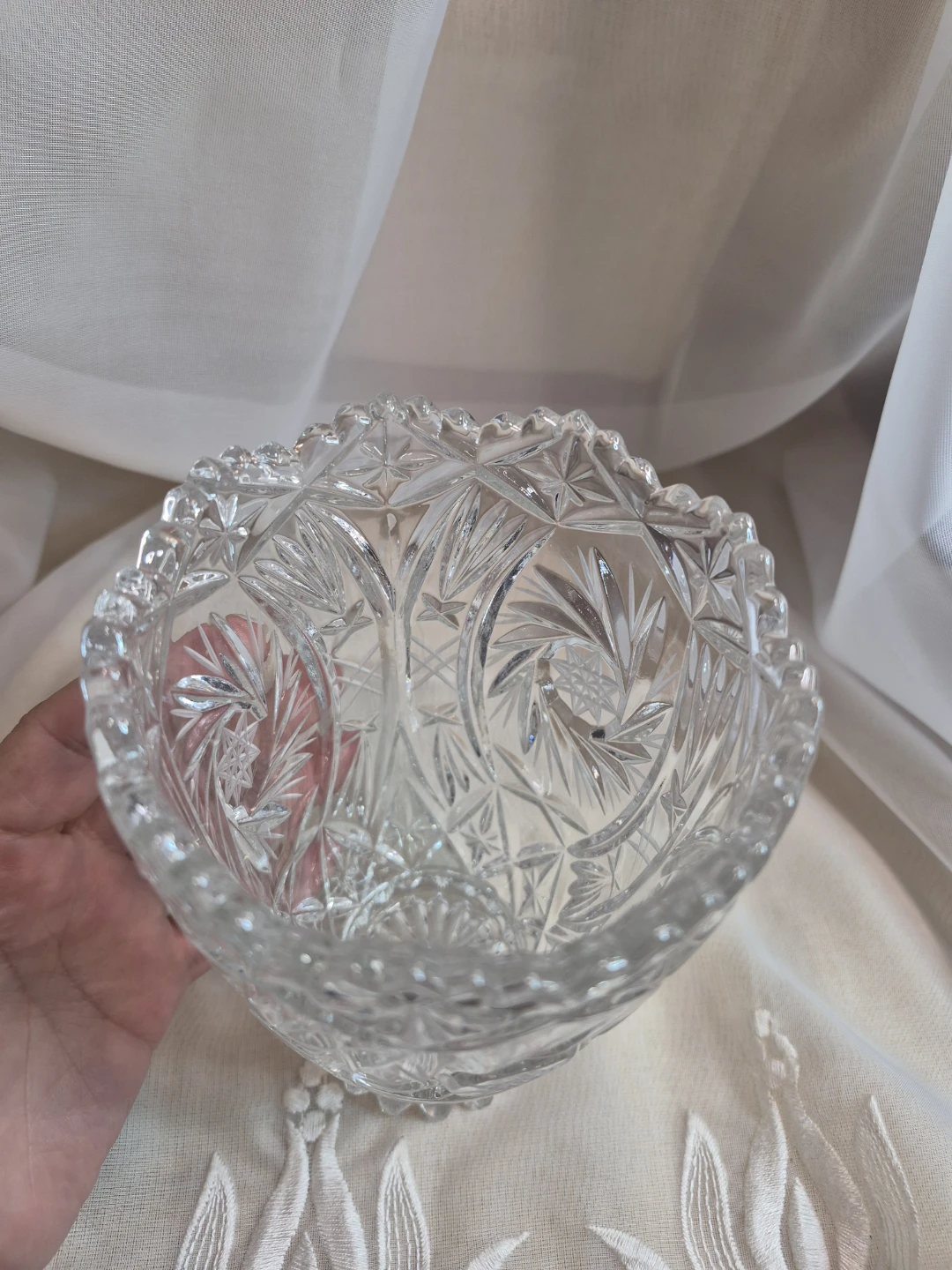 Beautiful Vintage 7" x 4" Lead Crystal Vase - photo 2