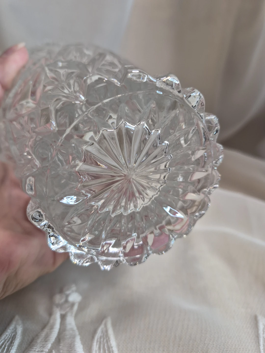 Beautiful Vintage 7" x 4" Lead Crystal Vase - photo 3