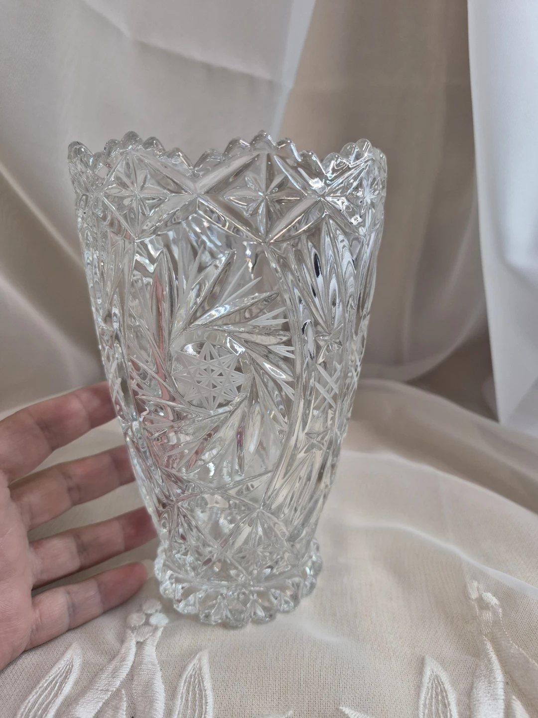 Beautiful Vintage 7" x 4" Lead Crystal Vase - photo 4