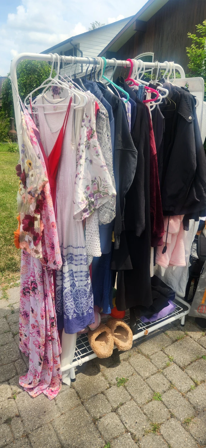 Garage sale!!!!! HAPPENING NOW with a Nintendo wii - photo 5