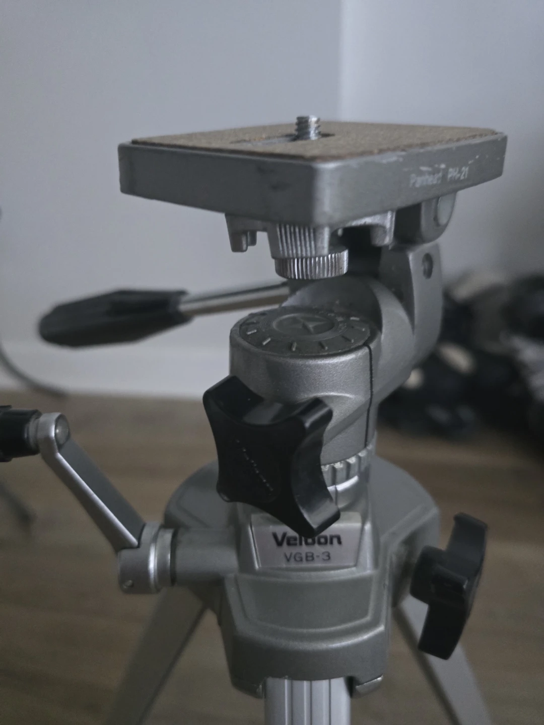 VELBON VGB-3 Metal Tripod - photo 4