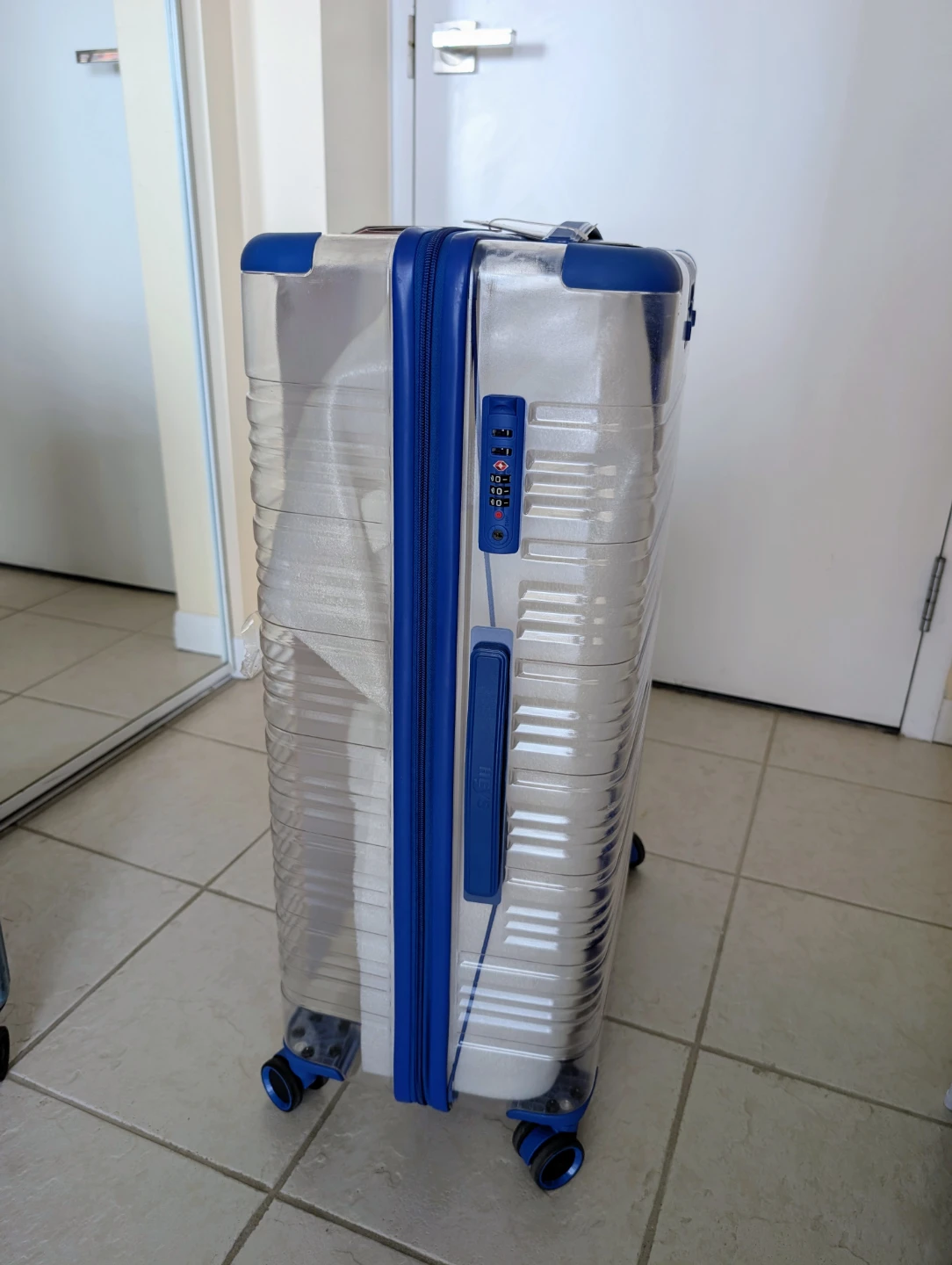 Heys X-Ray 30 Carry-On Luggage - photo 3