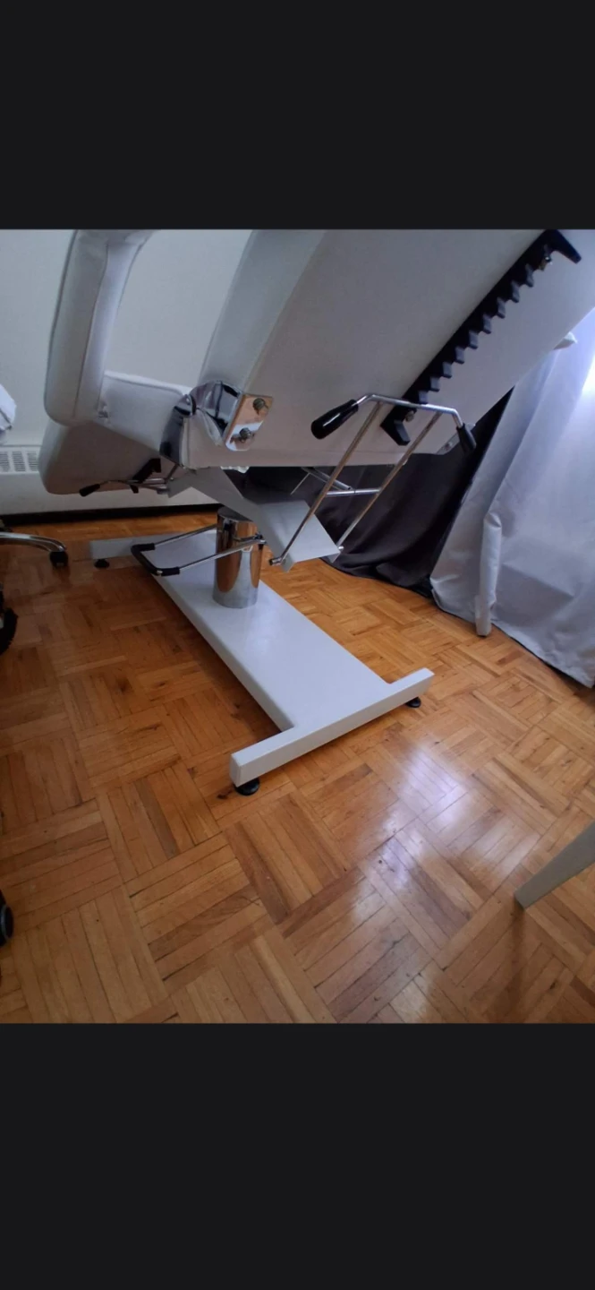 White Hydraulic Facial Bed / Massage Table - photo 3