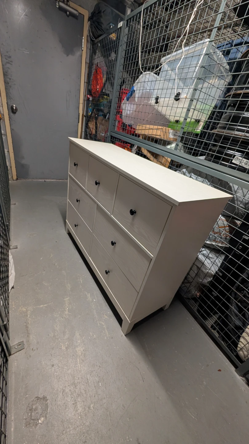 Off-White Dresser Chest with 7 Drawers
