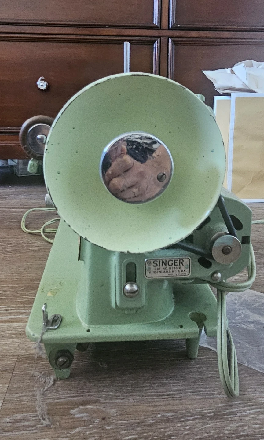 #Singer Sewing Machine - photo 3