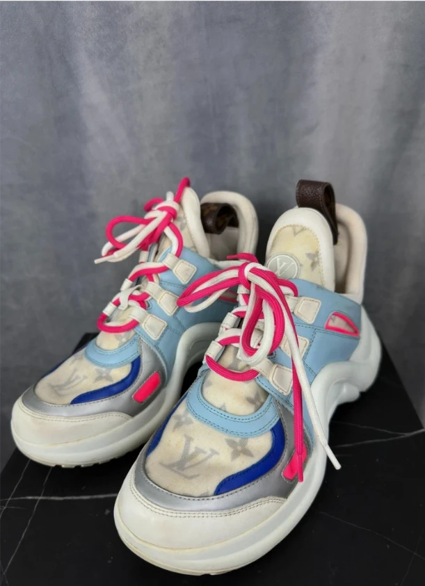 Louis Vuitton Sneakers - photo 2
