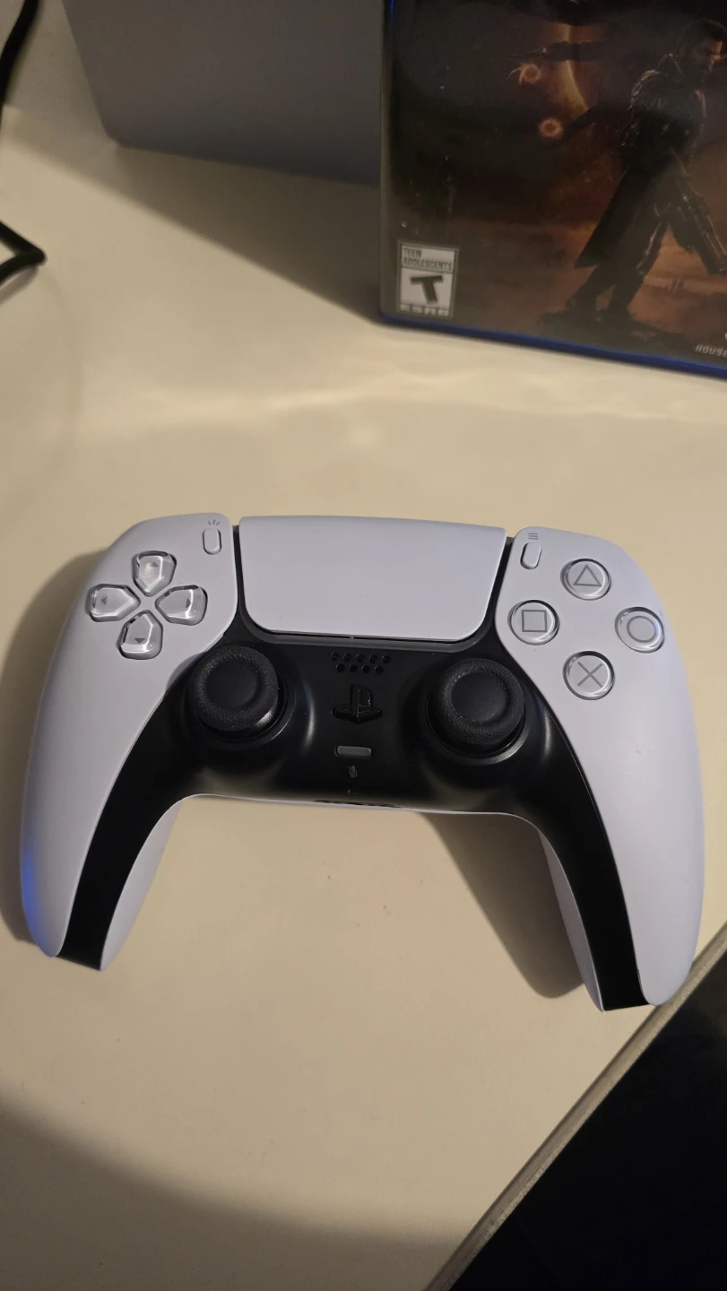 PS5 Slim 1tb (Disc Edition) with controller + 1 game - photo 2