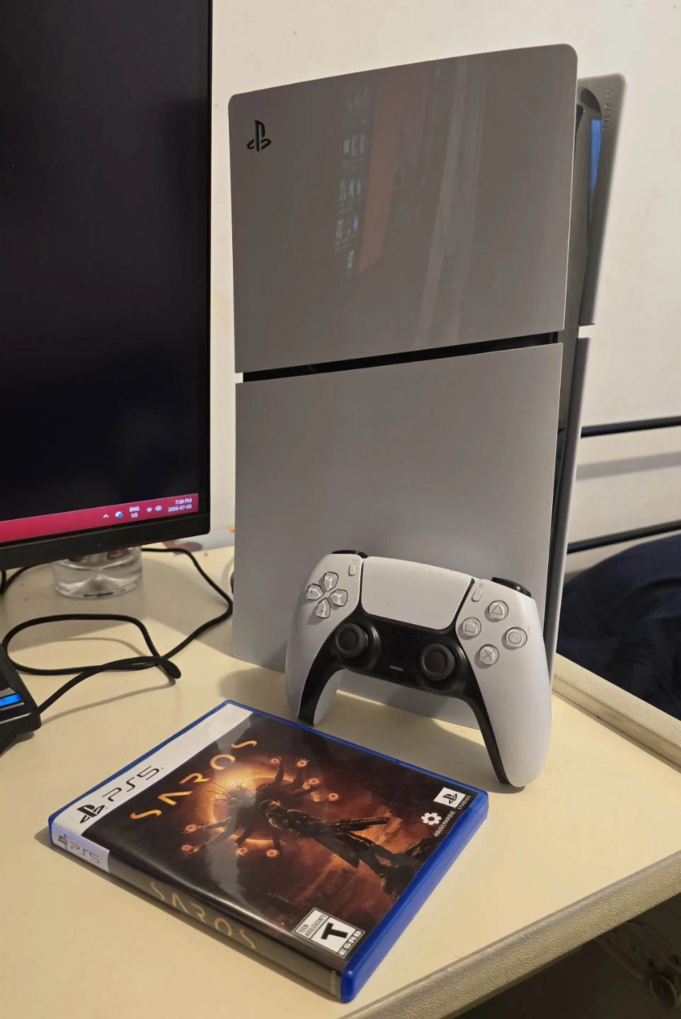 PS5 Slim 1tb (Disc Edition) with controller + 1 game - photo 3