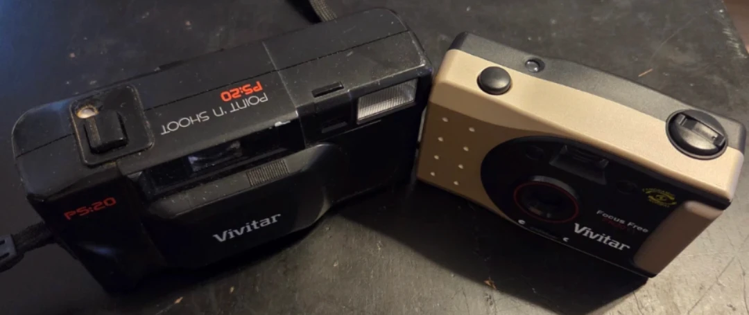 2 Vivitar Point & Shoot 35mm Film Cameras - photo 5