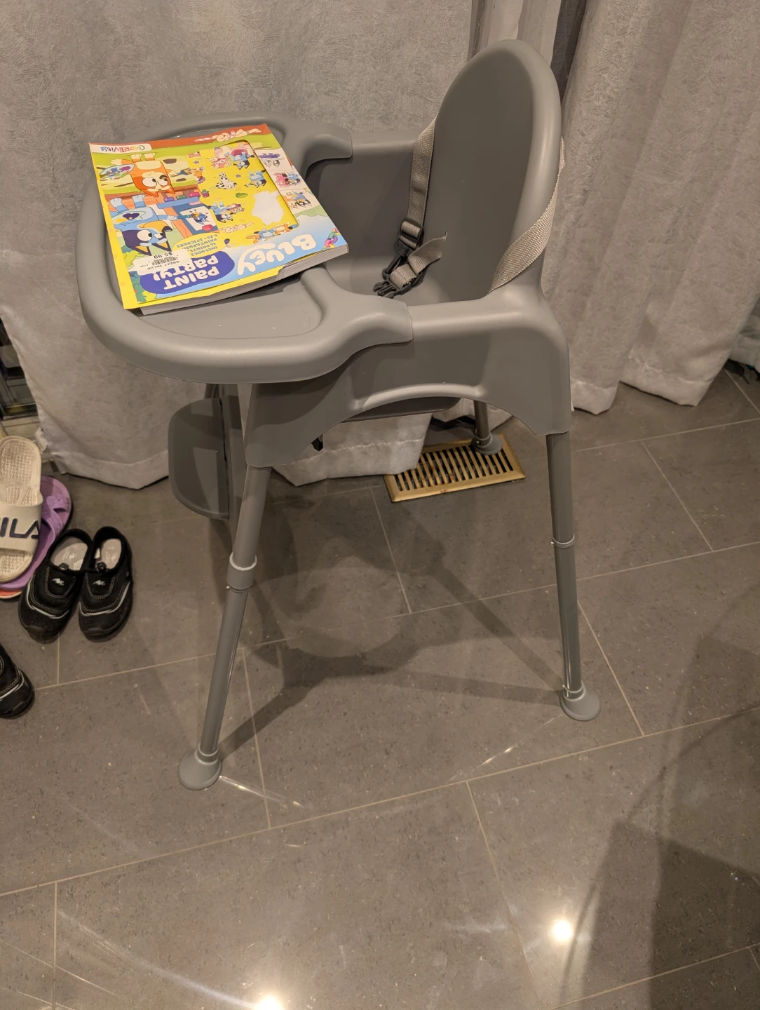 Grey Plastic High Chair - photo 2