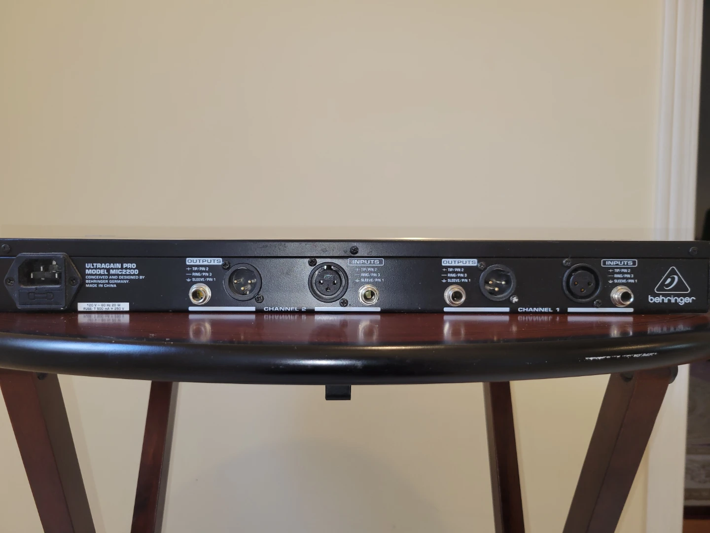 Behringer Ultragain Pro MIC2200 Tube Preamplifier - photo 2