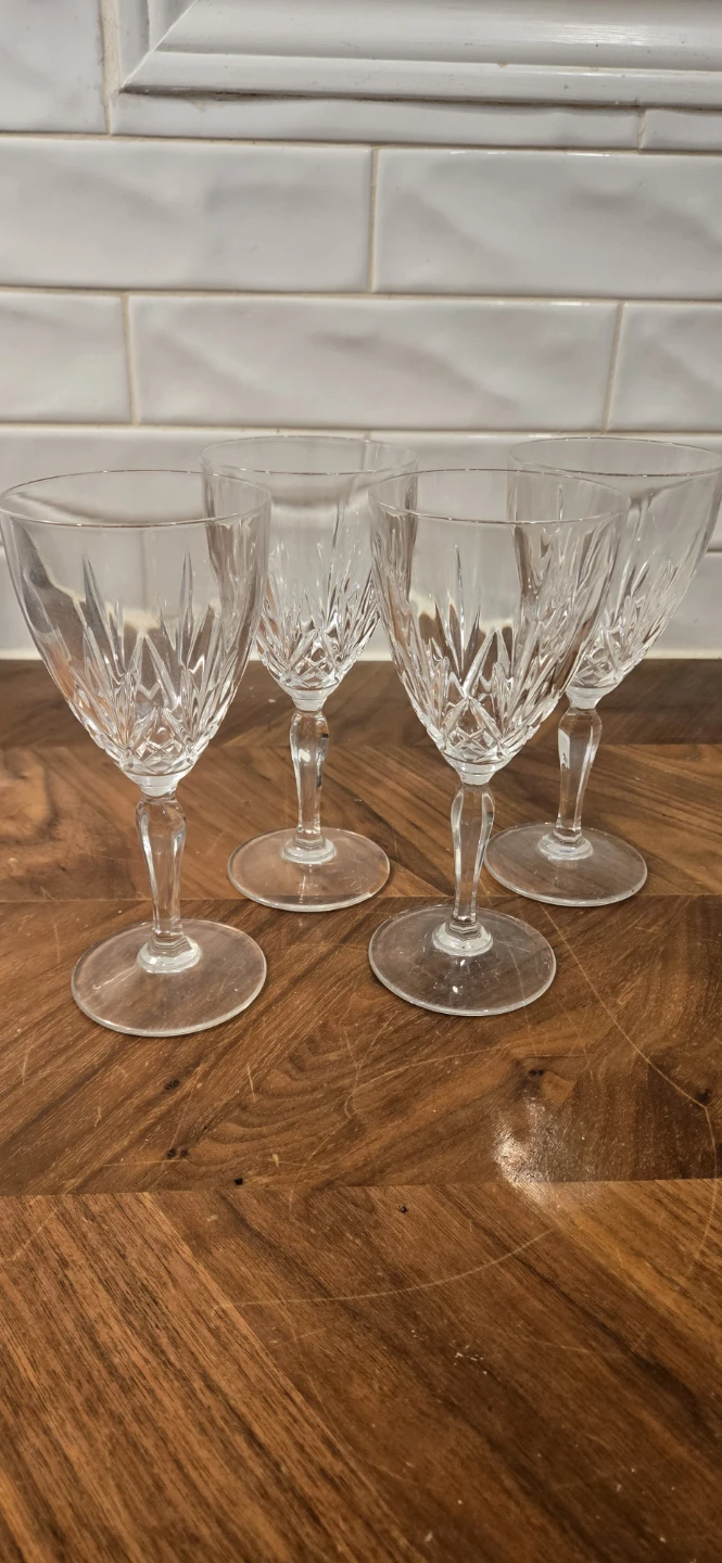 Set of 4 Wine Glasses