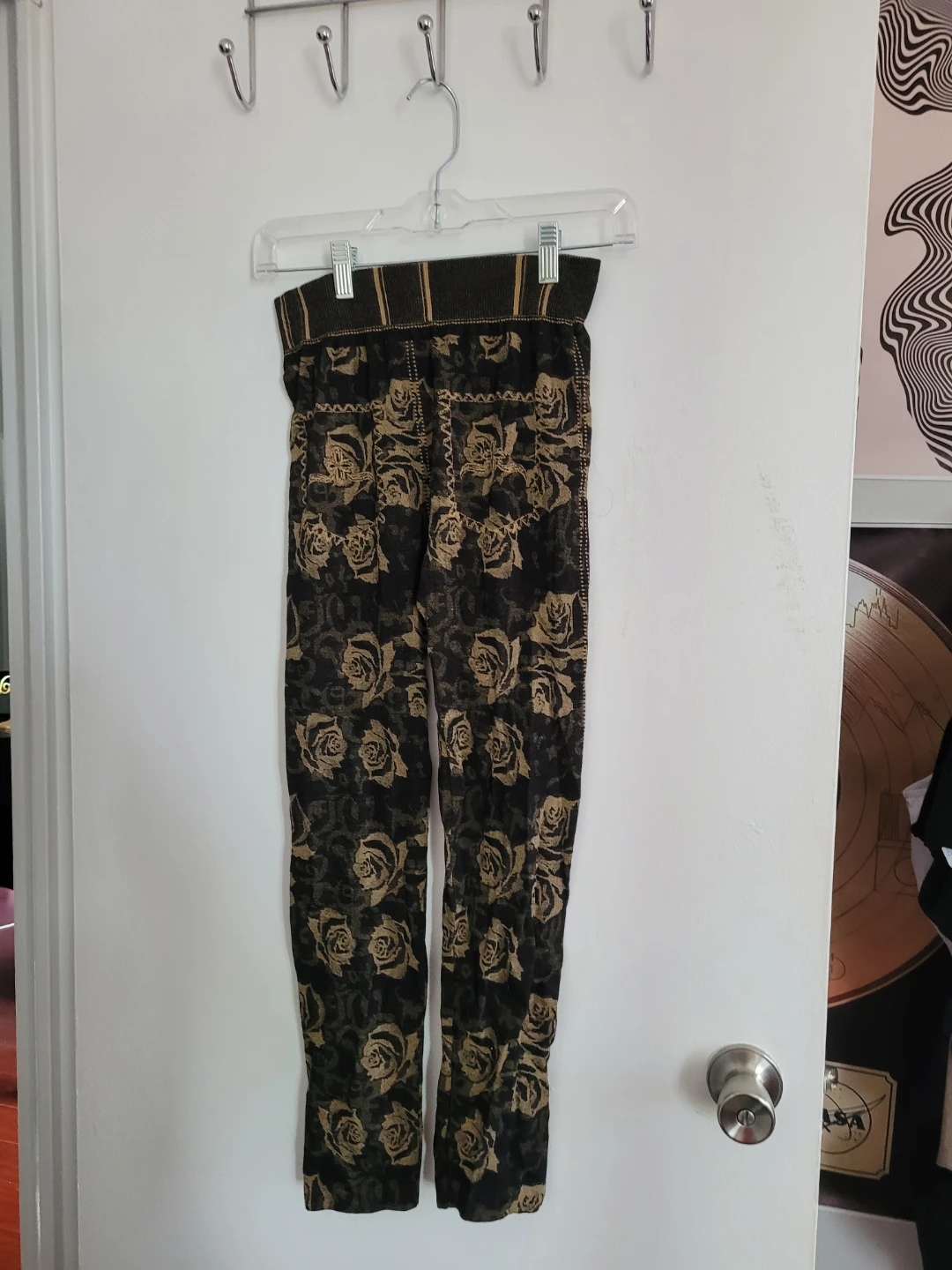 Black & Gold Rose Print Pants - photo 2