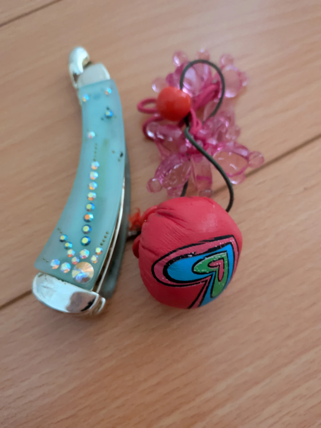 Assorted Hair Clips and Accessories Lot - photo 3