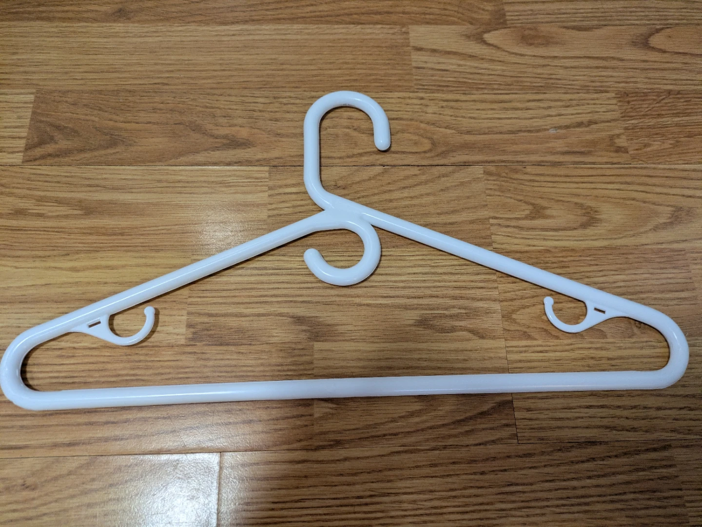 40 White Plastic Hangers - photo 2