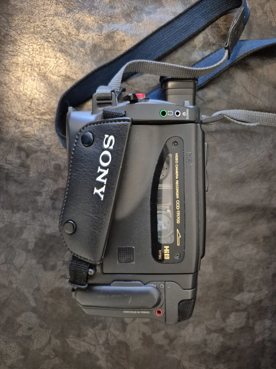 Sony Handycam Video Hi8 CCD-TR700 Camcorder - photo 2