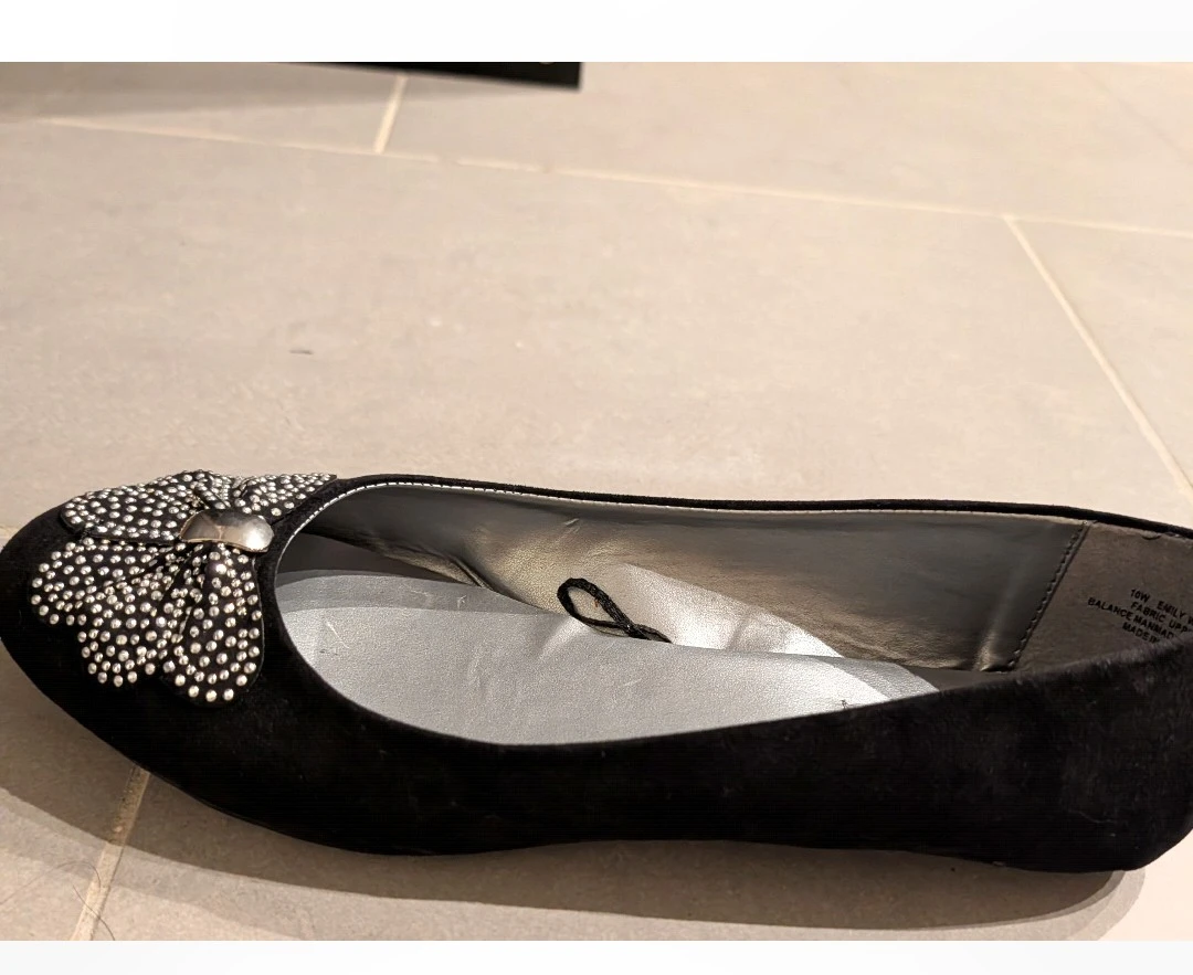 Madeline Shoes Black Ballet Flats - Size 10W