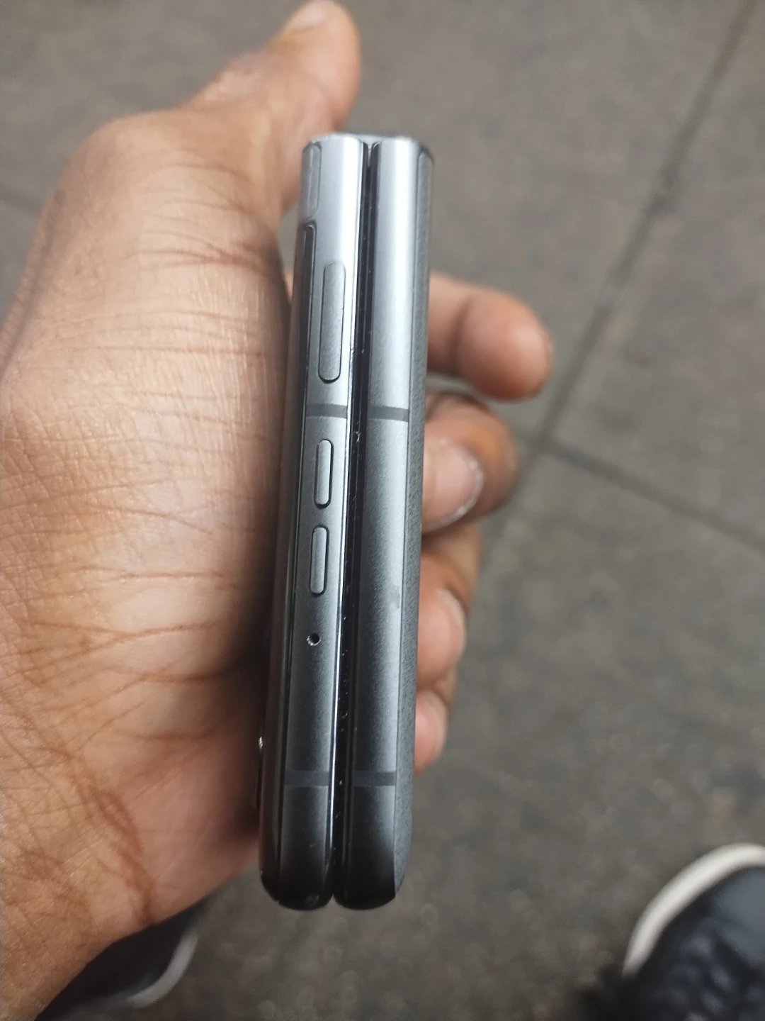 Motorola Razr Flip Phone - photo 2