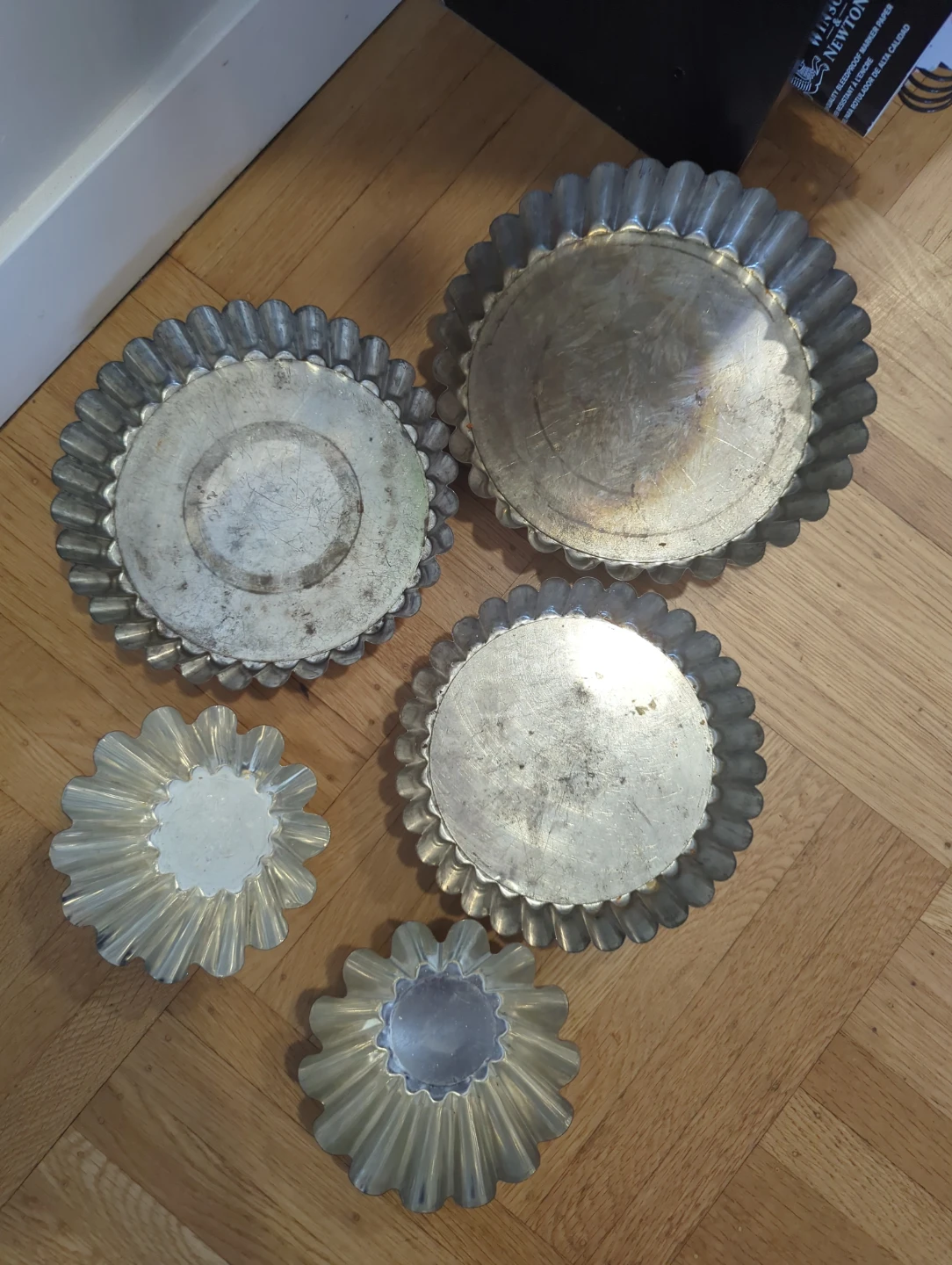 Set of 5 Vintage Metal Tart/Pie Pans - photo 2