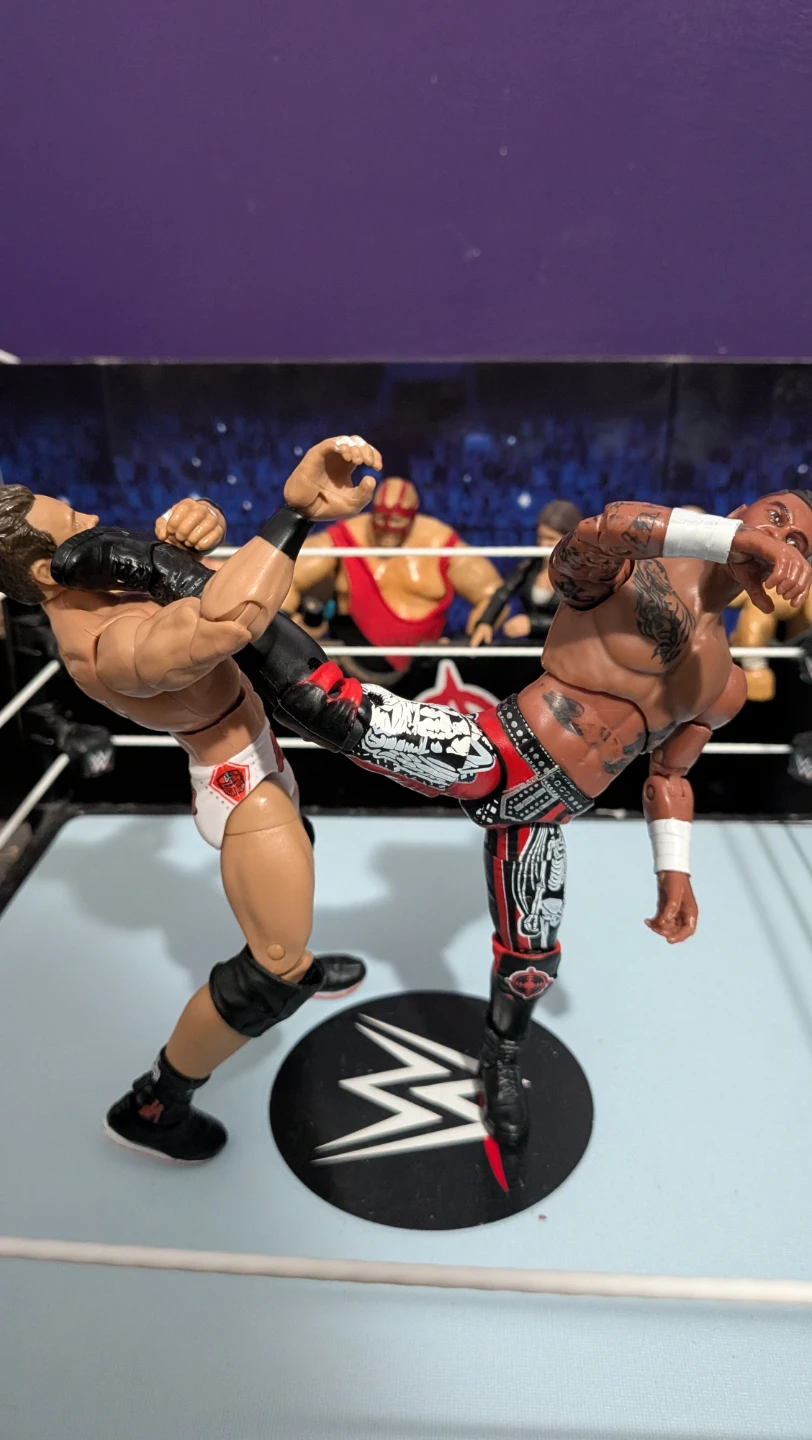 Isaiah swerve Strickland AEW/WWE elite - photo 3