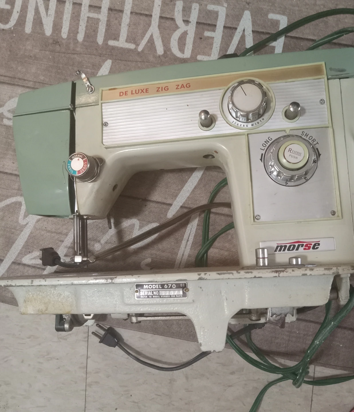 Morse DeLuxe Zig Zag Sewing Machine - Model 670