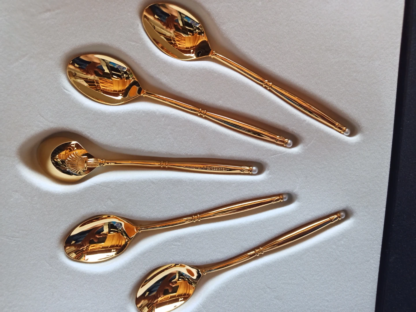 Mikimoto Gold Plated Pearl Spoon Set 5pcs with Original Box - photo 3