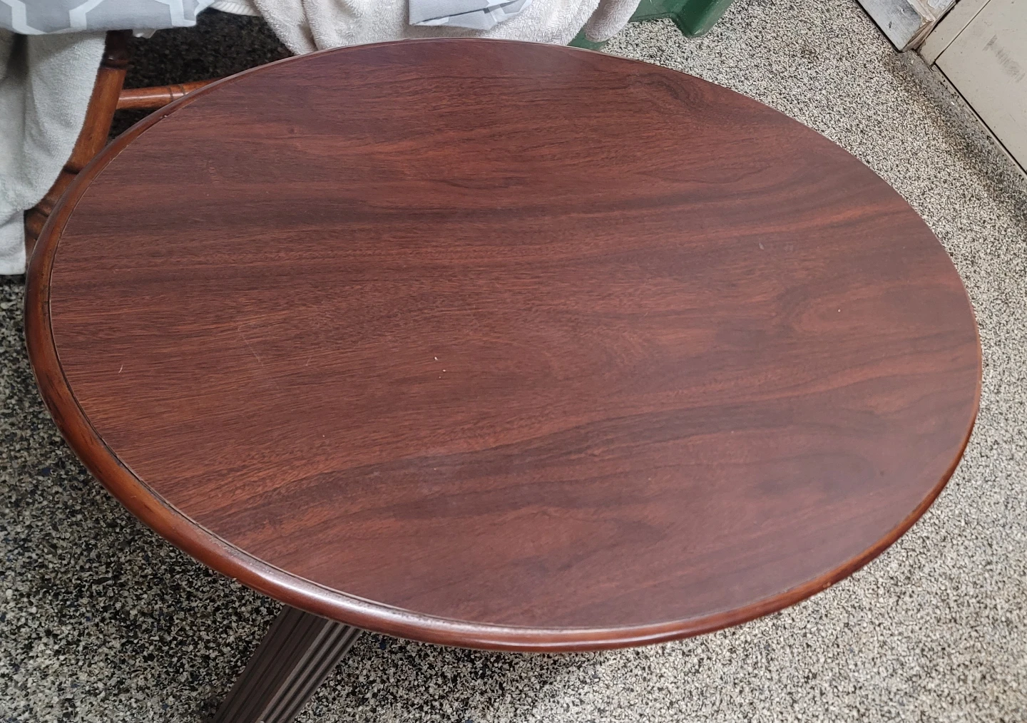 Round Wooden Coffee Table - photo 2