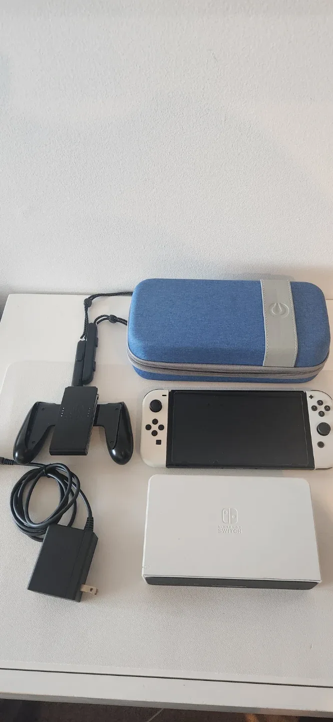 Nintendo Switch OLED White - photo 2
