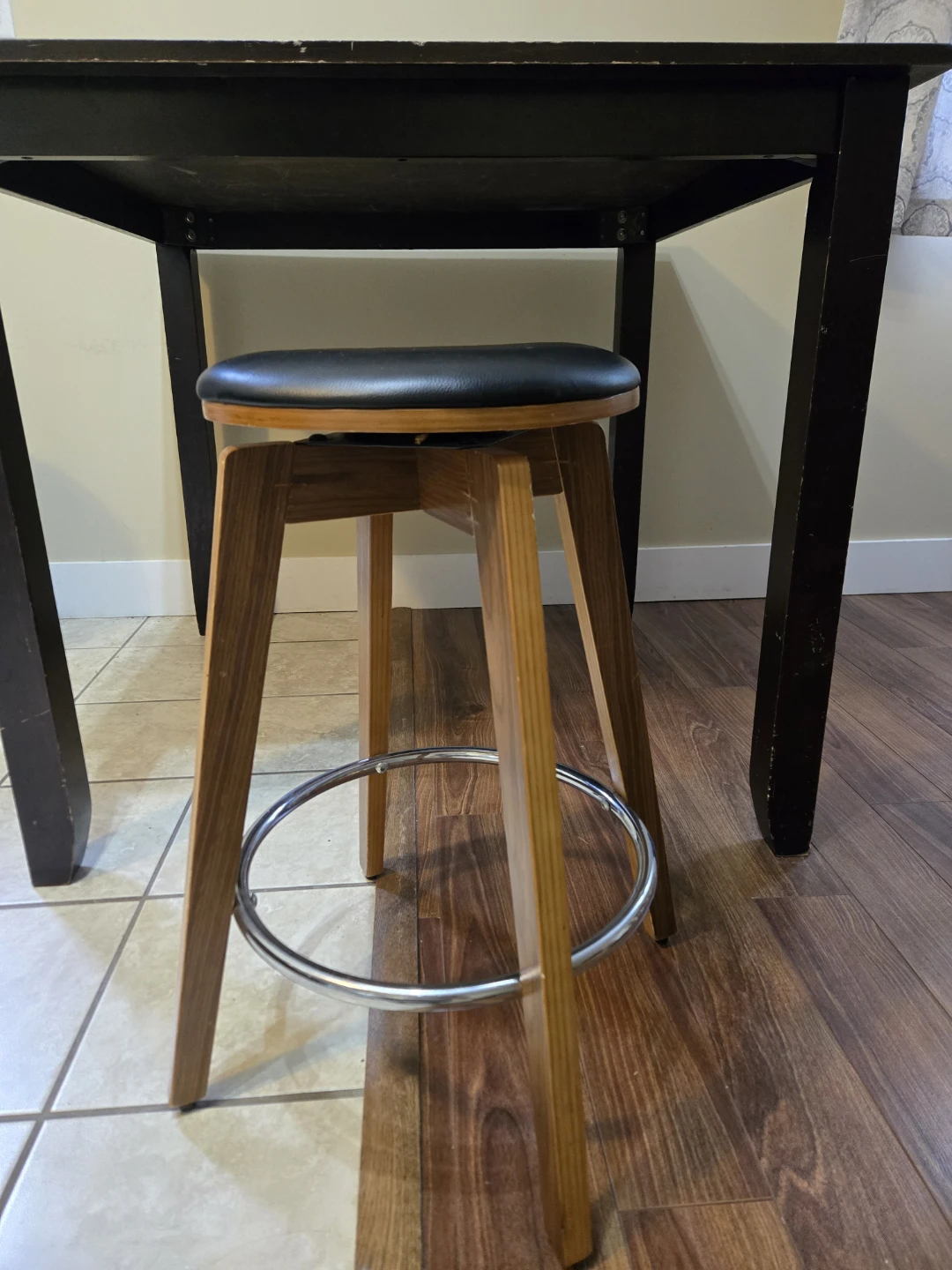 Swiveling stool - photo 2