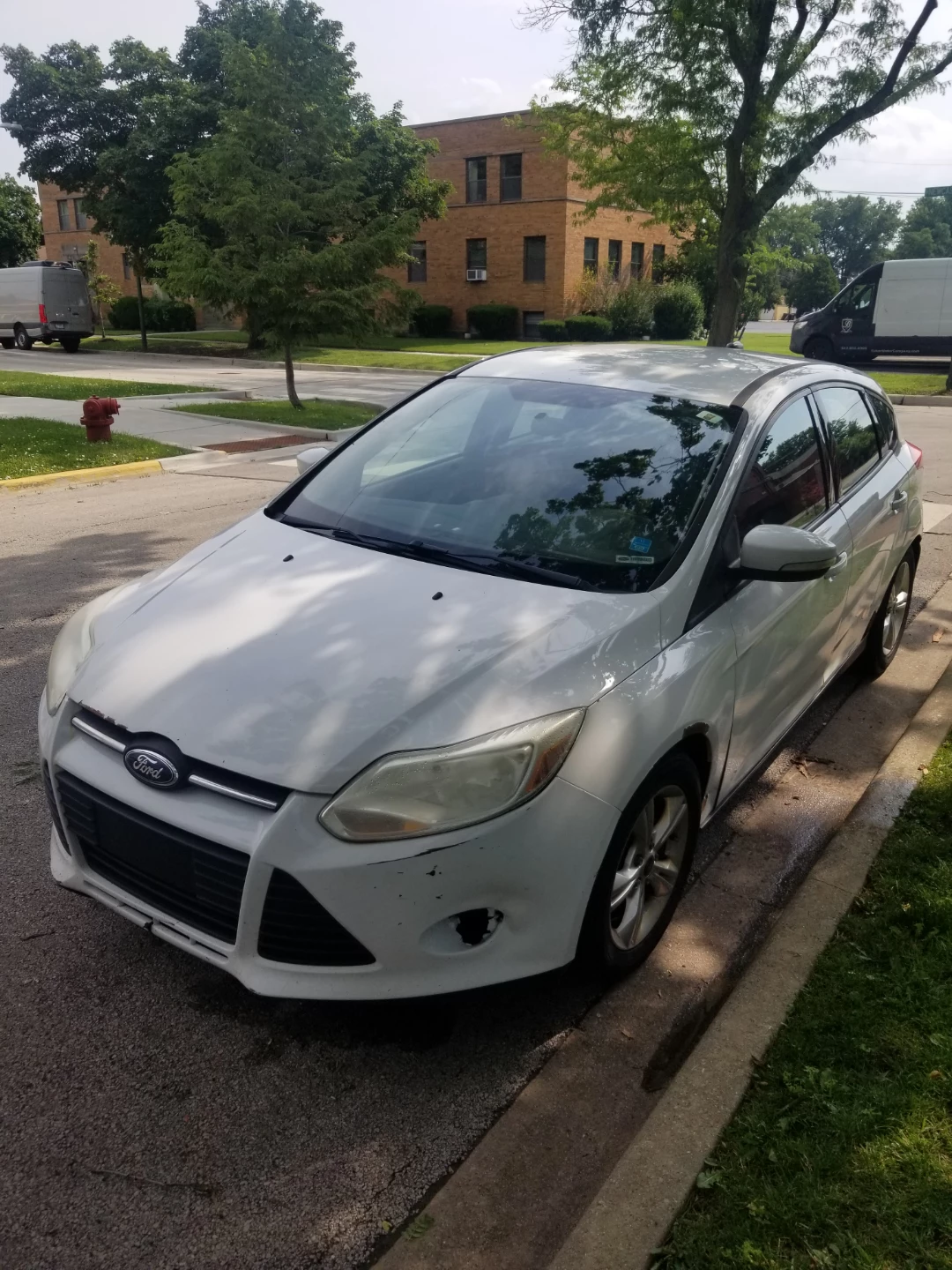 White Ford Focus 5-Door Hatchback - photo 2