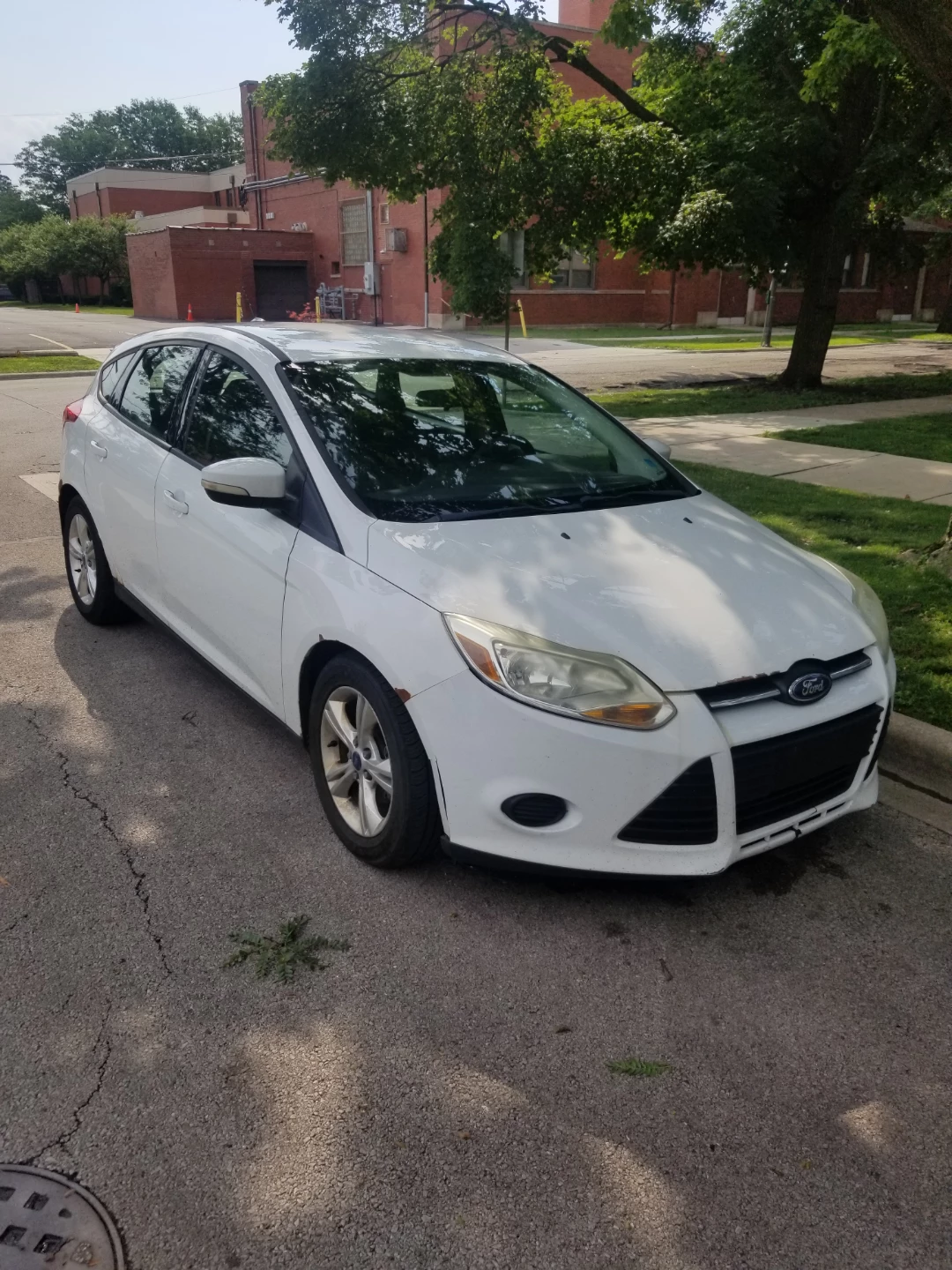 White Ford Focus 5-Door Hatchback - photo 3