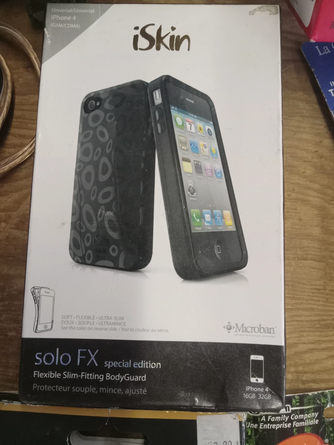 iSkin solo FX Special Edition for iPhone 4 16GB/32GB