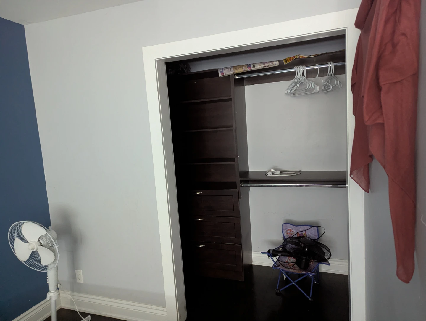 Large private room for rent at torbram and Balmoral - photo 2