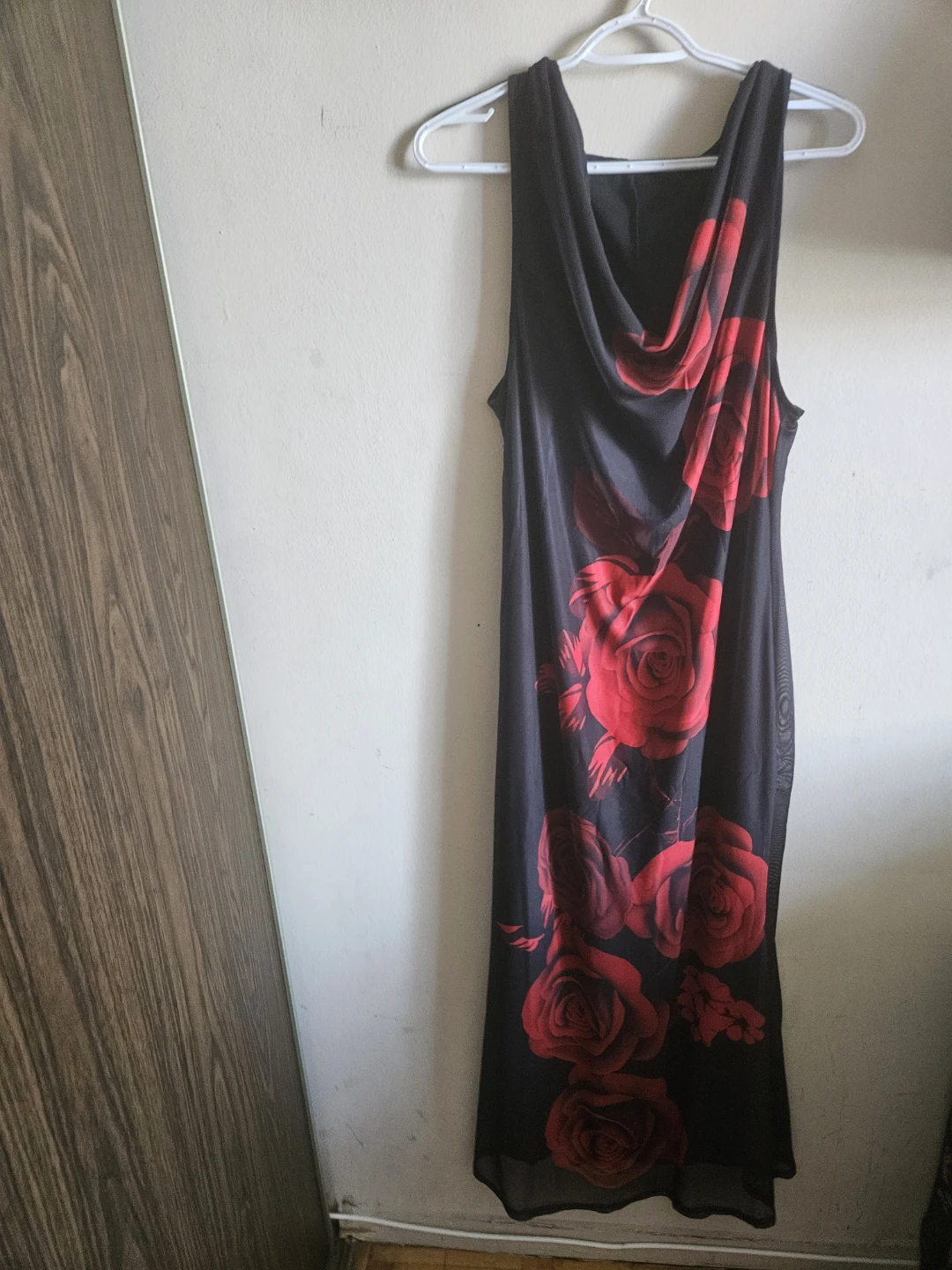 Sleeveless Maxi Dress with Red Roses - photo 2