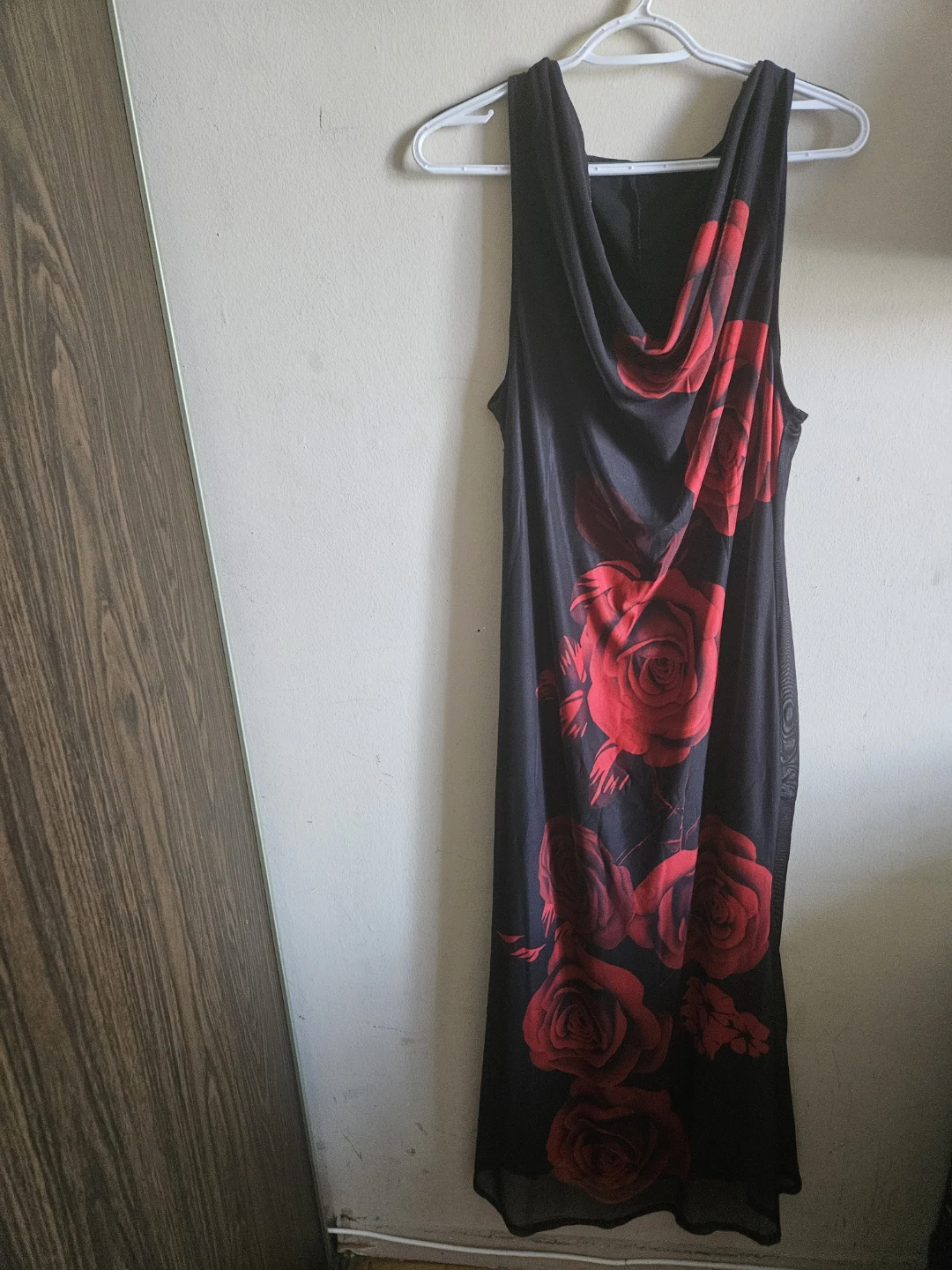 Sleeveless Maxi Dress with Red Roses - photo 3