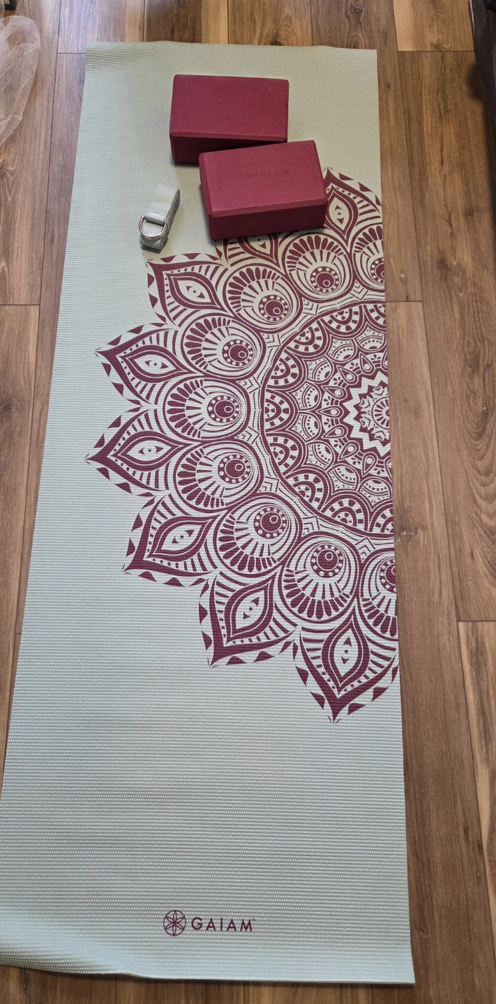 Gaiam Yoga Mat with 2 Blocks and Strap